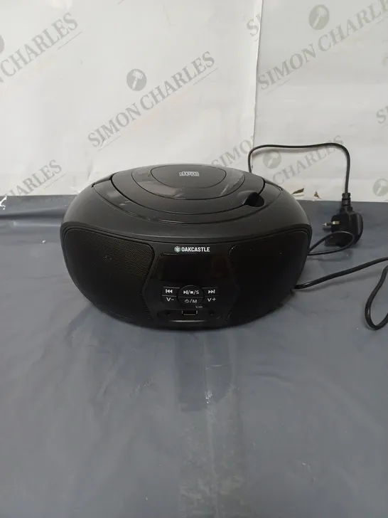 OAKCASTLE CD-200 PORTABLE CD PLAYER