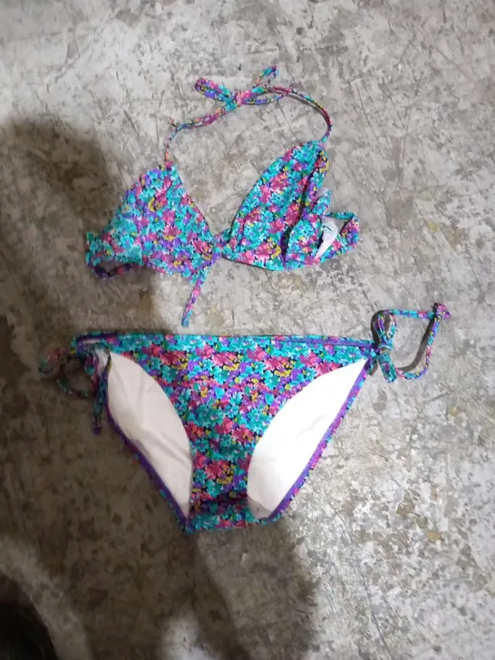 APPROXIMATELY 42 BLUE FLORAL BIKINIS LARGE