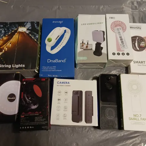 LOT OF 10 ASSORTED TECH ITEMS TO INCLUDE DNABAND, SMART WATCH AND CAMPING STRING LIGHTS