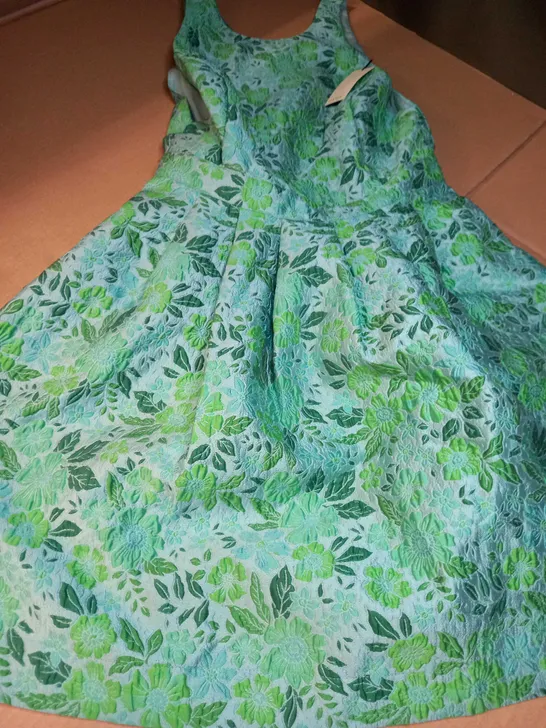 OASIS GREEN FLORAL JACQUAARD SEEVELESS DRESS - SIZE 10