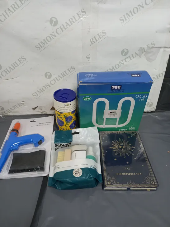 BOXED LOT OF APPROXIMATELY 17 HOUSEHOLD ITEMS TO INCLUDE LIGHTING, NOTEBOOK AND KITCHEN UTENSILS