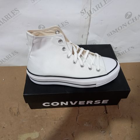 BOXED PAIR OF CONVERSE WHITE HIGHTOPS SIZE 6