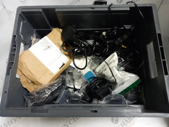 BOX TO CONTAIN APPROX. 15 X ASSORTED TECH RELATED PRODUCTS. INCLUDES REMOTE, COMPUTER PARTS & CABLES ETC 