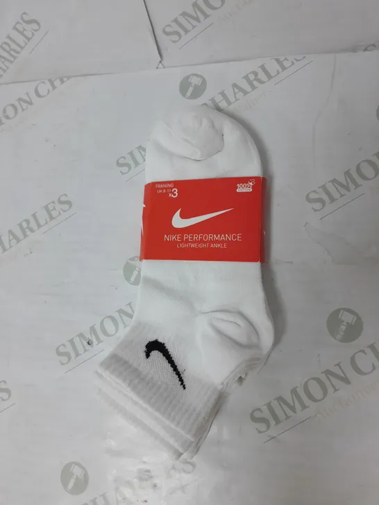 NIKE PACK OF 3 PERFORMANCE LIGHTWEIGHT ANKLE SOCKS IN WHITE UK 8-11