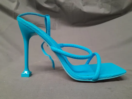 BOXED PAIR OF PUBLIC DESIRE OPEN TOE HEELED STRAPPY SANDALS IN BLUE SIZE 6