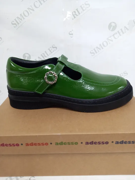 BOXED PAIR OF ADESSO GREEN LEATHER SHOES SIZE 6