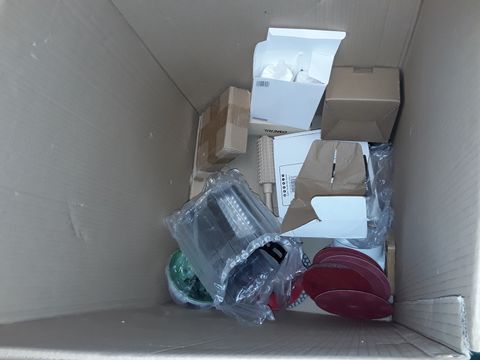 BOX OF ASSORTED HOMEWARE ITEMS TO INCLUDE WALLPAPER, TABLET CASE, FOUNTAIN PUMP, LUNCHBOX