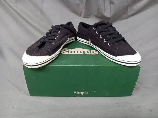 BOXED PAIR OF SIMPLE SATIRE CANVAS SNEAKERS IN BLACK SIZE 4