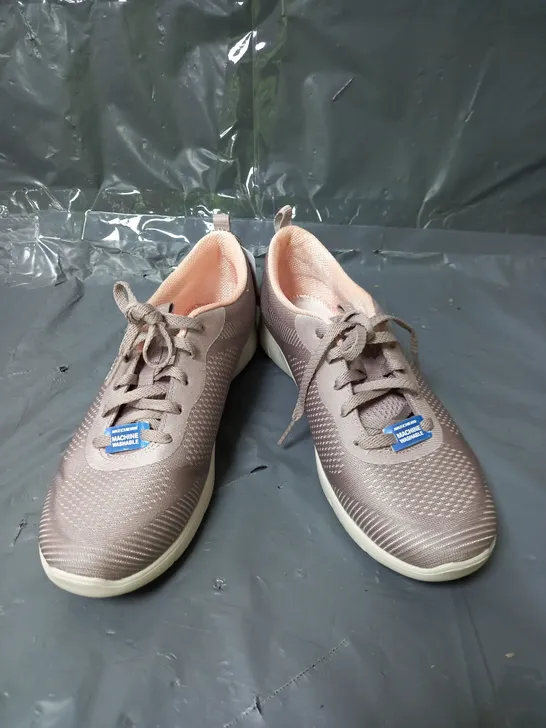 SKECHERS ARCJ IT REFINE TRAINERS SIZE 6