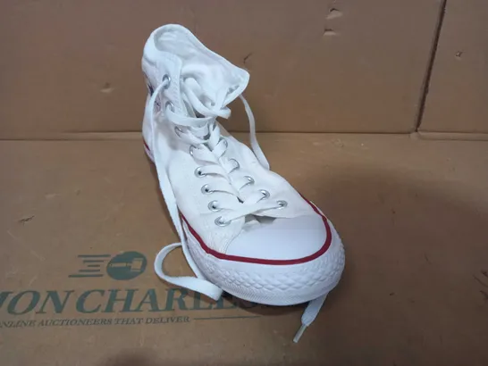PAIR OF DESIGNER LACE UP SHOES IN THE STYLE OF CONVERSE IN WHITE UK SIZE 10