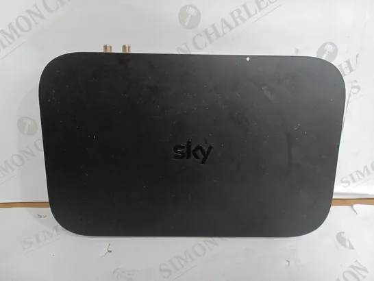 SKY Q BOX - ES140