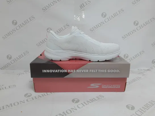 BOXED PAIR OF SKECHERS GO WALK 6 TRAINERS IN WHITE SIZE 5 