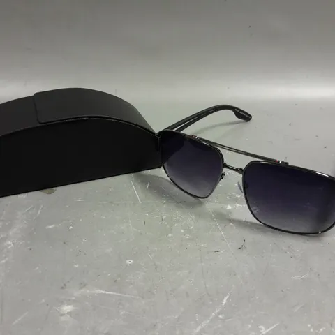 PRADA BLACK FRAMED LOGO SUNGLASSES 