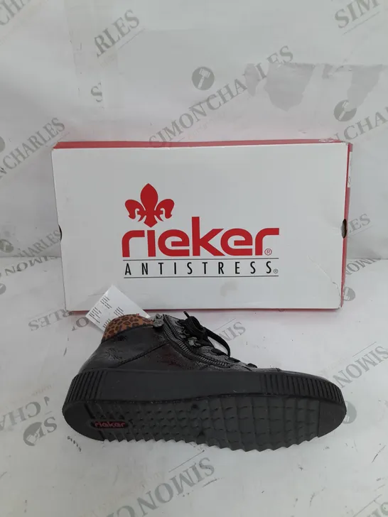 BOXED PAIR OF RIEKER HIGH TOP TRAINERS IN BLACK SIZE 6