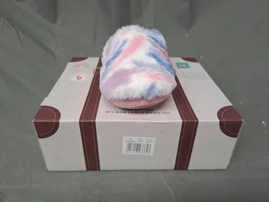 BOXED PAIR OF TOTES TOASTIES KIDS SLIPPERS IN PINK/MULTICOLOUR SIZE 9-10