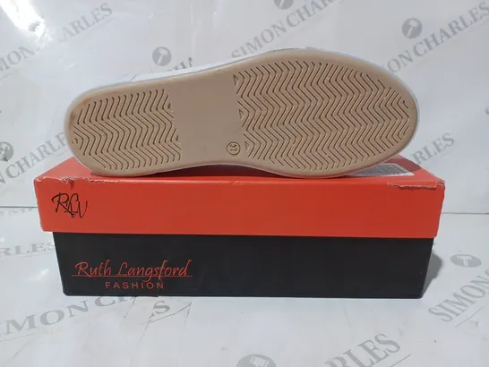 BOXED PAIR OF RUTH LANGSFORD ZIP DETAIL BEIGE LEATHER TRAINERS - SIZE 4