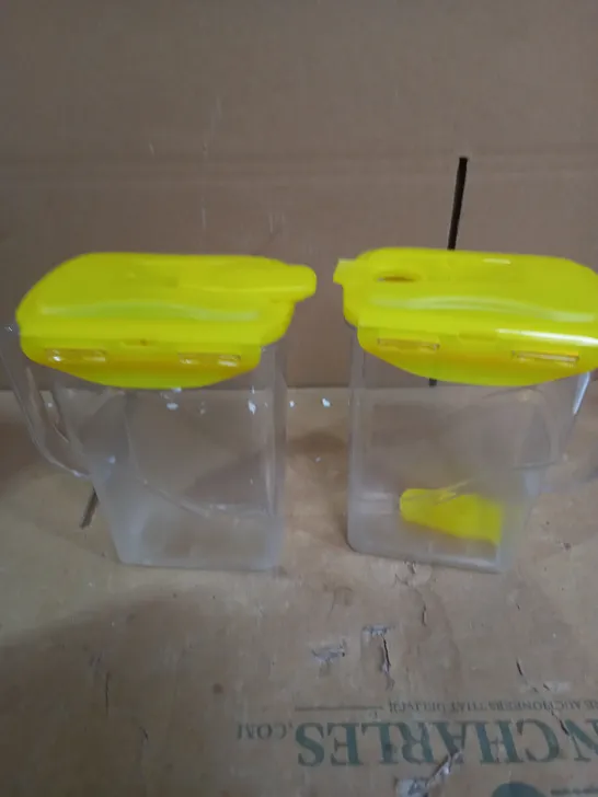 LOCK & LOCK SET OF DRINK JUGS BANANA