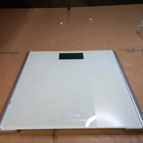 SALTER ULTIMATE ACCURACY BATHROOM SCALES 