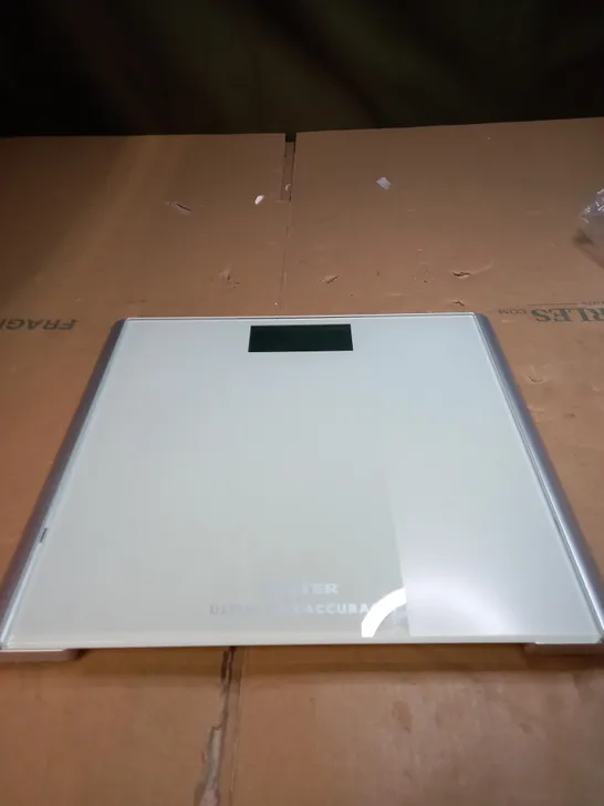 SALTER ULTIMATE ACCURACY BATHROOM SCALES 