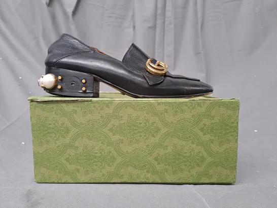 BOXED PAIR OF GUCCI LOW BLOCK HEEL SQUARE TOE SHOES IN BLACK EU SIZE 35