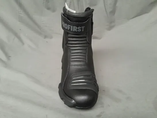 BOXED PAIR OF PROFRIST MOTORCYCLE ANKLE BOOTS IN BLACK UK SIZE 8