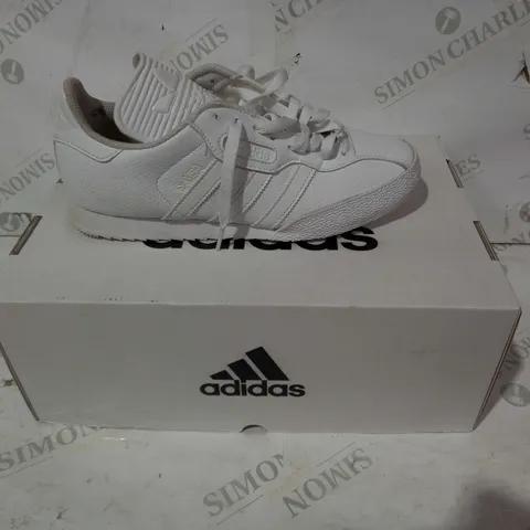 BOXED PAIR OF ADIDAS TRAINERS IN WHITE UK SIZE 9