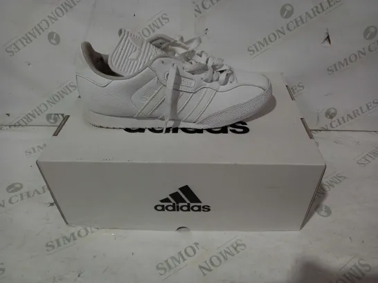 BOXED PAIR OF ADIDAS TRAINERS IN WHITE UK SIZE 9