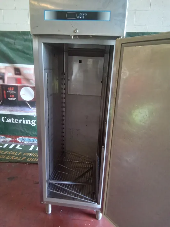 COMMERCIAL SINGLE FREESTANDING FRIDGE 