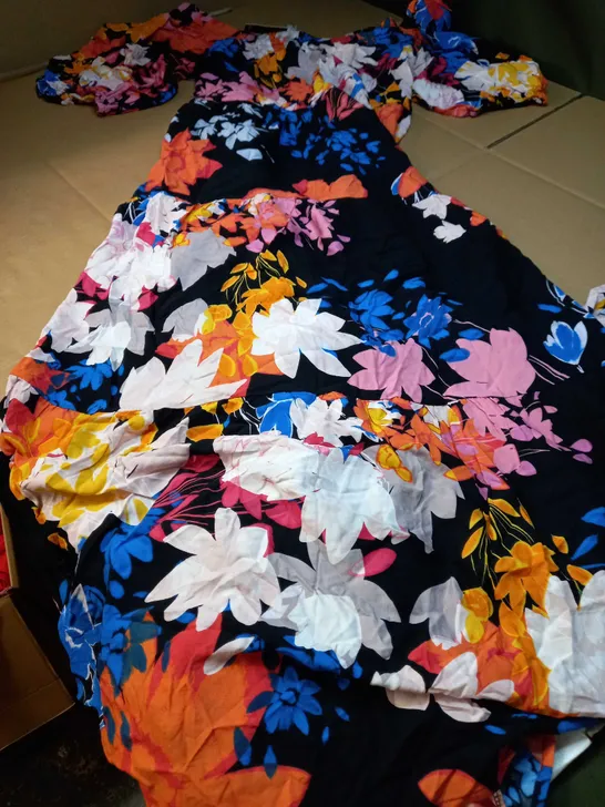 AVENUE BLACK/FULL BLOOM OFF SHOULDER MAXI DESS - SIZE 14