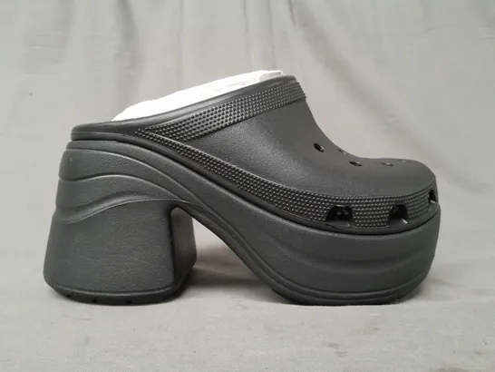 PAIR OF CROCS SIREN CLOGS IN BLACK UK SIZE M3/W4