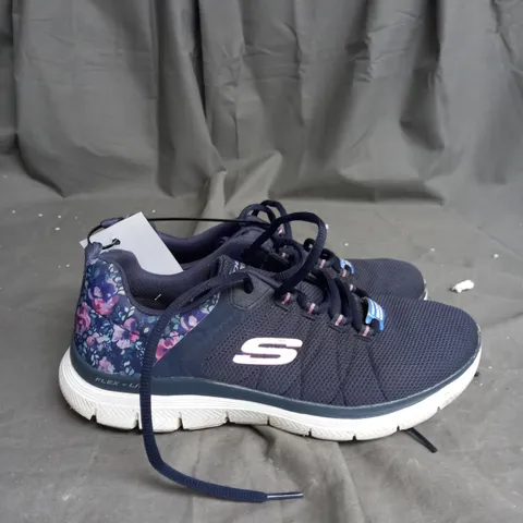 UNBOXED PAIR OF SKETCHERS 4.0 LACE UP TRAINERS NAVY BLUE SIZE 5.5