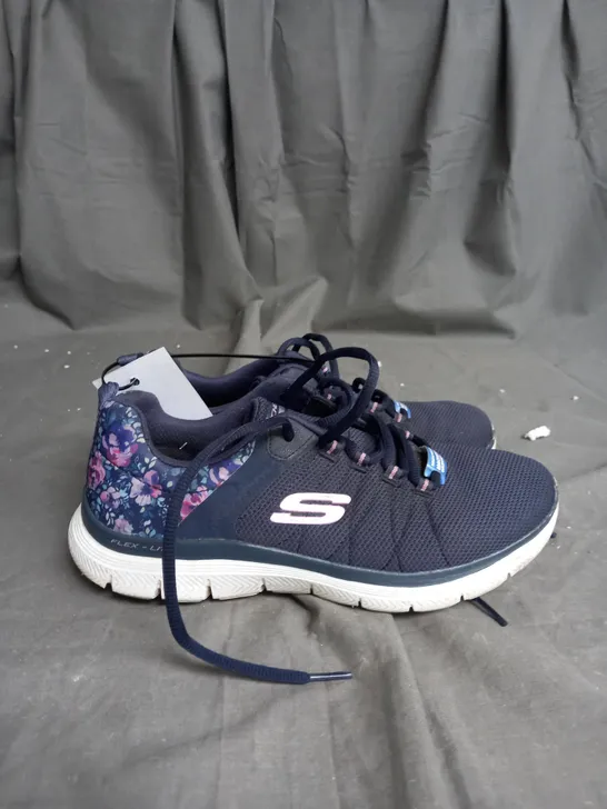 UNBOXED PAIR OF SKETCHERS 4.0 LACE UP TRAINERS NAVY BLUE SIZE 5.5