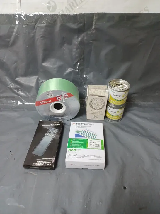 BOX OF APPROXIMATELY 15 ASSORTED HOUSEHOLD ITEMS TO INCLUDE AIR FUMIGATORS, DECORATIVE RIBBON AND AN INTERCHANGEABLE TOOL SET