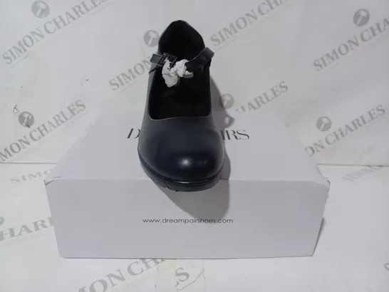 BOXED PAIR OF DREAMPAIRS CLOSED TO BLOCK HEELS IN NAVY UK SIZE 6