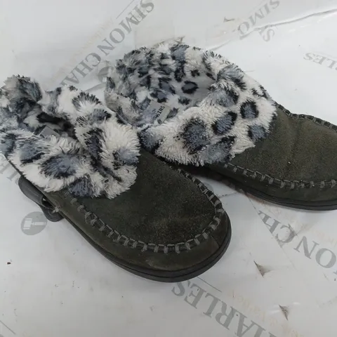 EARTH ORIGINS SIZE 6 SLIPPER