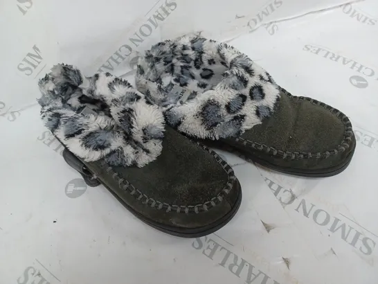 EARTH ORIGINS SIZE 6 SLIPPER