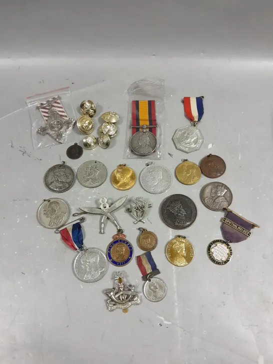 APPROXIMATELY 20 ASSORTED COMMEMORATIVE MEDALS FROM VARIOUS YEARS  