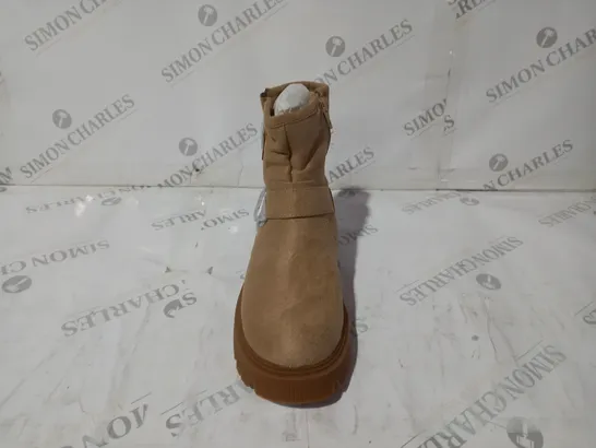 SUEDE BEIGE BOOTS SIZE 3