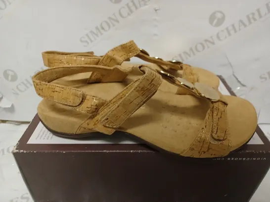 VIONIC REST FARRA LIZARD GOLD CORK SANDALS - SIZE 6