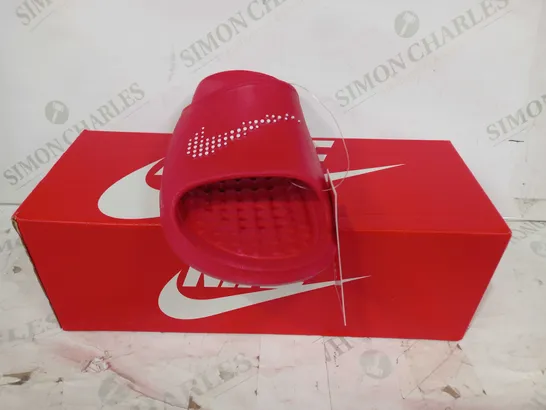 BOXED PAIR OF NIKE VICTORI ONE SHOWER SLIDERS IN RED UK SIZE 7