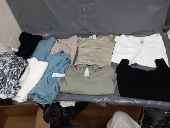 BOX OF APPROXIMATELY 10 ASSORTED PIECES OF CLOTHING IN VARIOUS STYLES, SIZES, AND BRANDS 