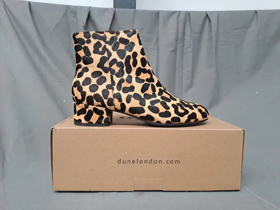 BOXED PAIR OF DUNE LONDON PIPPIE LEOPARD ANKLE BOOTS SIZE 5