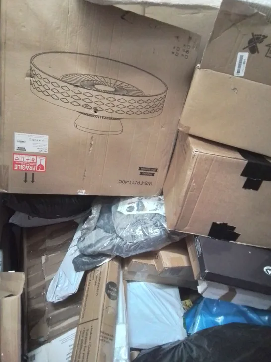 PALLET OF ASSORTED HOUSEHOLD ITEMS TO INCLUDE LAUNDRY BASKET, ELHO PLANTERS AND TOILET SEATS