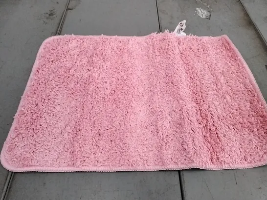 BRAND NEW GILDER BATH MAT SIZE 40CM X 55CM IN DARK PINK