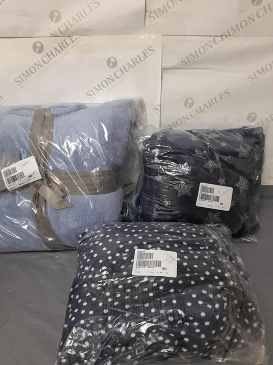 LOT OF APPROX. 10 COZEE HOME FLEECE LOUNGEWEAR ITEMS TO INCLUDE PYJAMAS AND ONSIES VARIOUS COLOURS AND SIZES