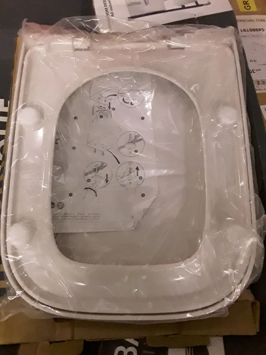 BOXED IDEAL STANDARD TOILET SEAT