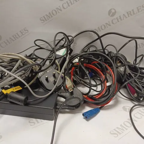 LOT OF APPROX 20 ASSORTED POWER LEADS AND CABLES 