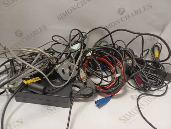 LOT OF APPROX 20 ASSORTED POWER LEADS AND CABLES 