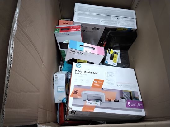 BOX OF ASSORTED ELECTRONIC ITEMS TO INCLUDE BLACKWEB 4-IN-1 GAMING KIT, HP DESK JET 2710 PRINTER, POLAROID DVD/CD PLAYER, PHILIPS CLOCK RADIO, ROKU EXPRESS, ALL FOR ONE AERIAL,  ETC