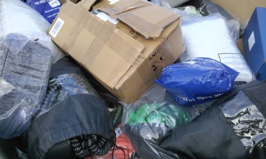 PALLET OF ASSORTED ITEMS INCLUDING MEMORY FOAM SHAPED CUSHION, 50FT HOSE, GREY NECK PILLOW, EXTENDABLE GARDEN HOSES